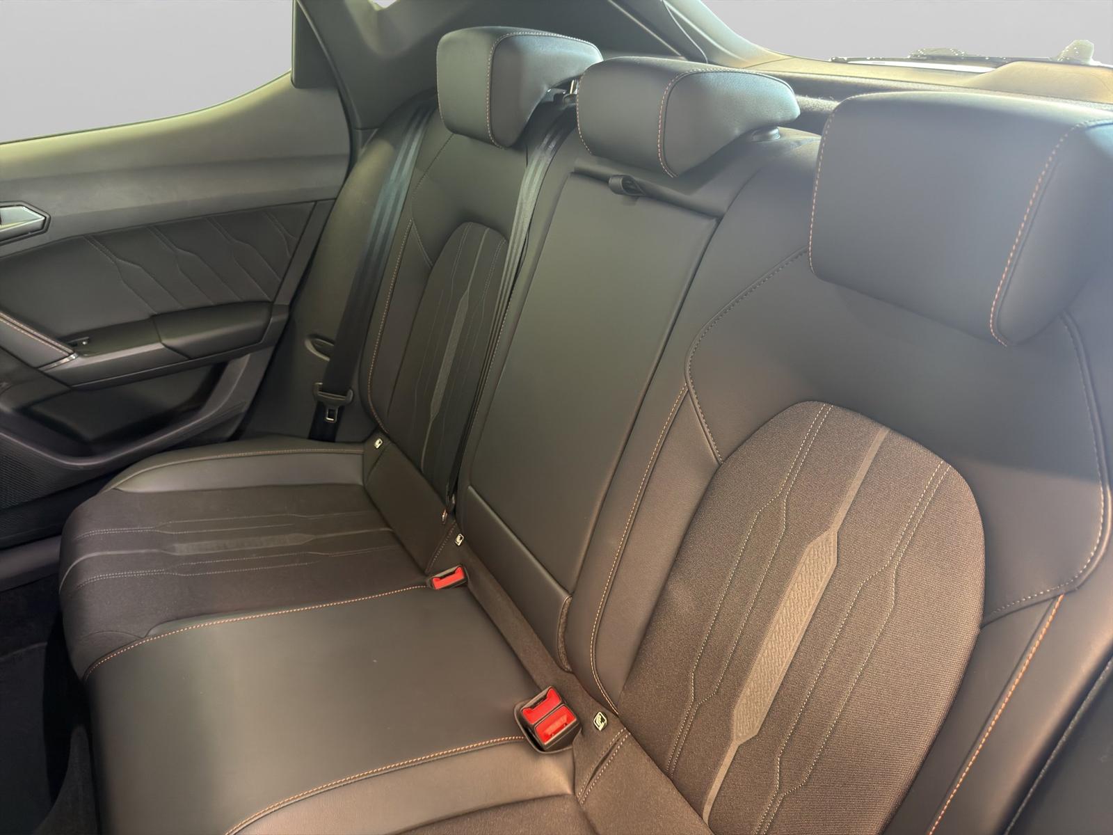 Cupra Leon 2.0 TSI DSG VZ LED NAVI KAMERA PARKLENK