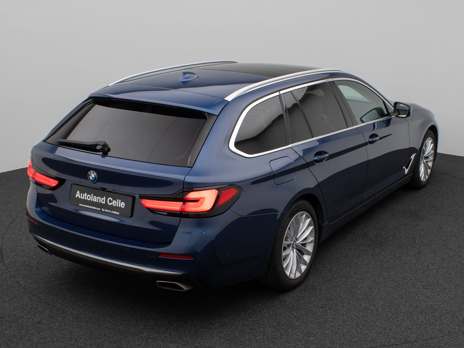 Fahrzeugabbildung BMW 530d Luxury Line Panorama Kamera HUD DAB Sport