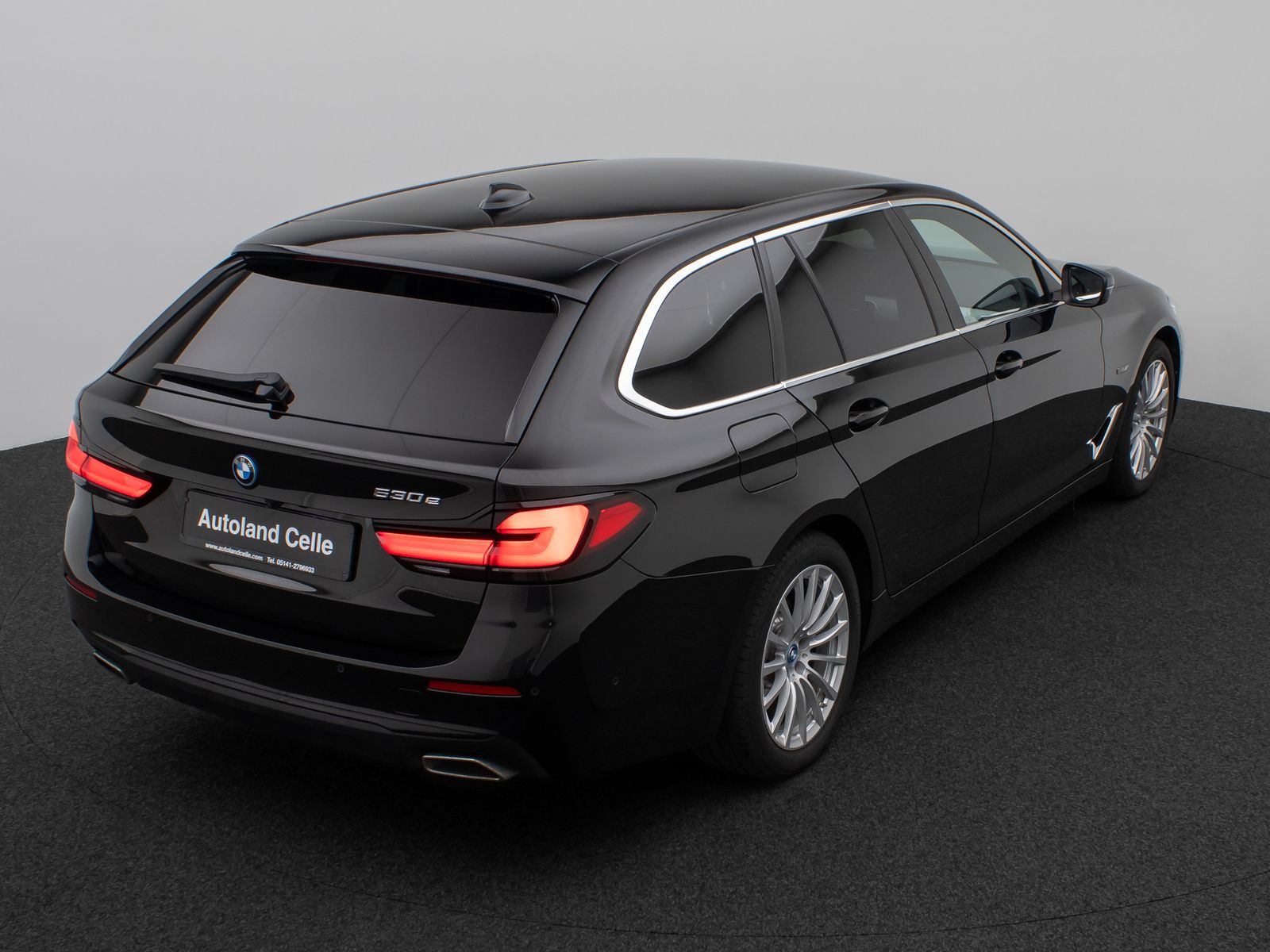 Fahrzeugabbildung BMW 530e HUD Laser DAB Kamera H/K AHK Alarm Sport