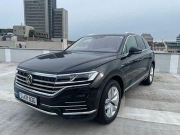Volkswagen Touareg - 1