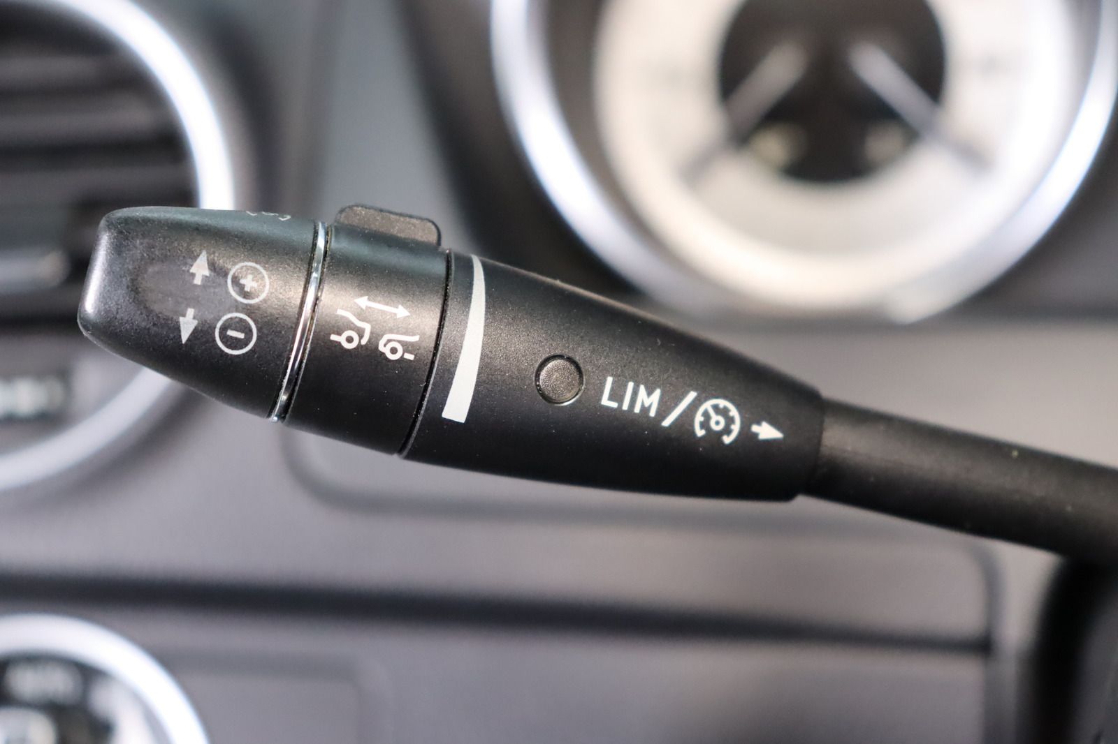 Fahrzeugabbildung Mercedes-Benz C 250 CDI T BlueEFF AVANTG. AMG-Paket * DIS *