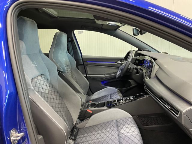 Golf VIII R-Line 1.5 eTSI DSG PANO NAVI