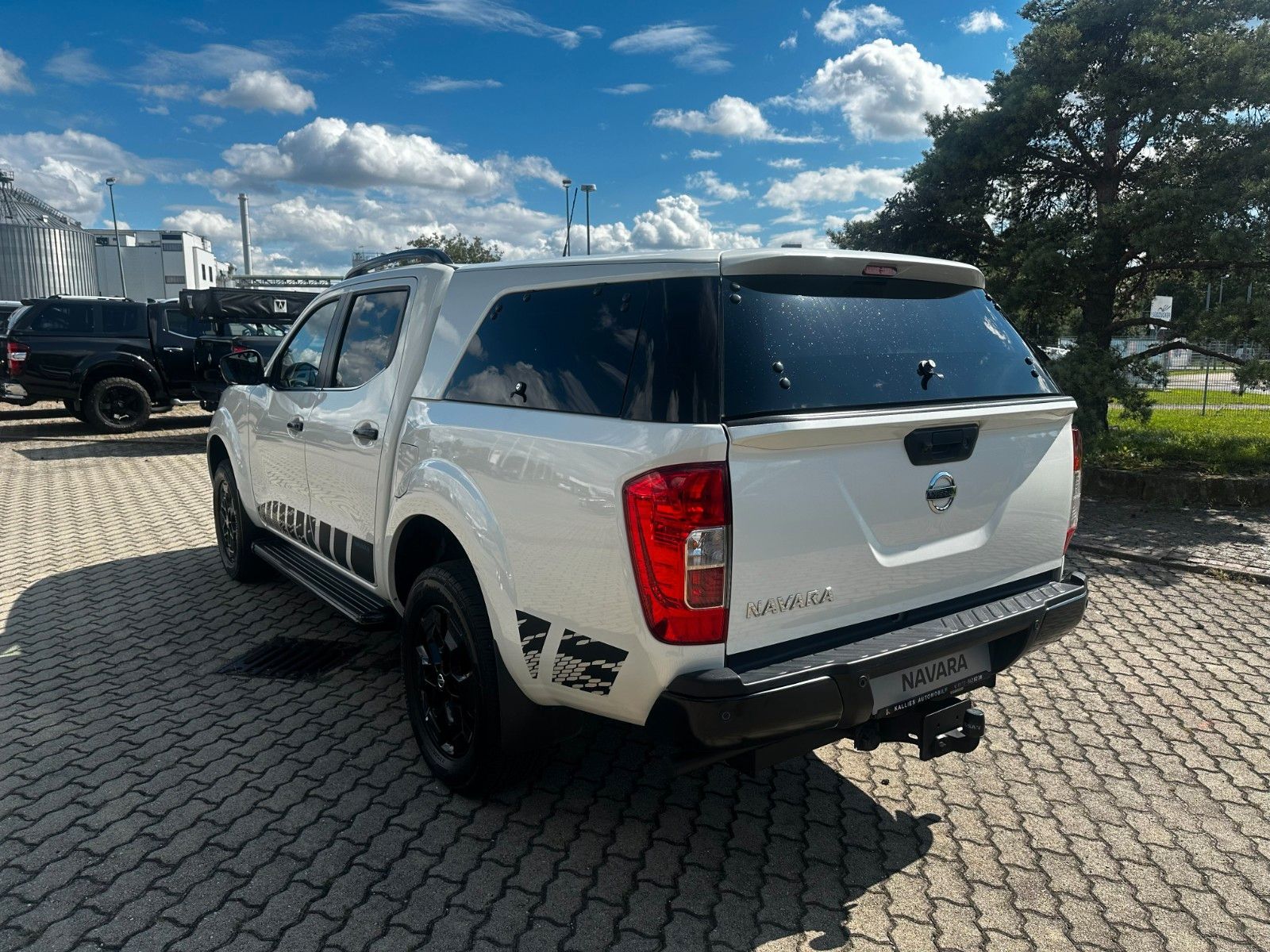 Fahrzeugabbildung Nissan Navara NP300 N-Guard 4x4 wie neu, Werksgarantie
