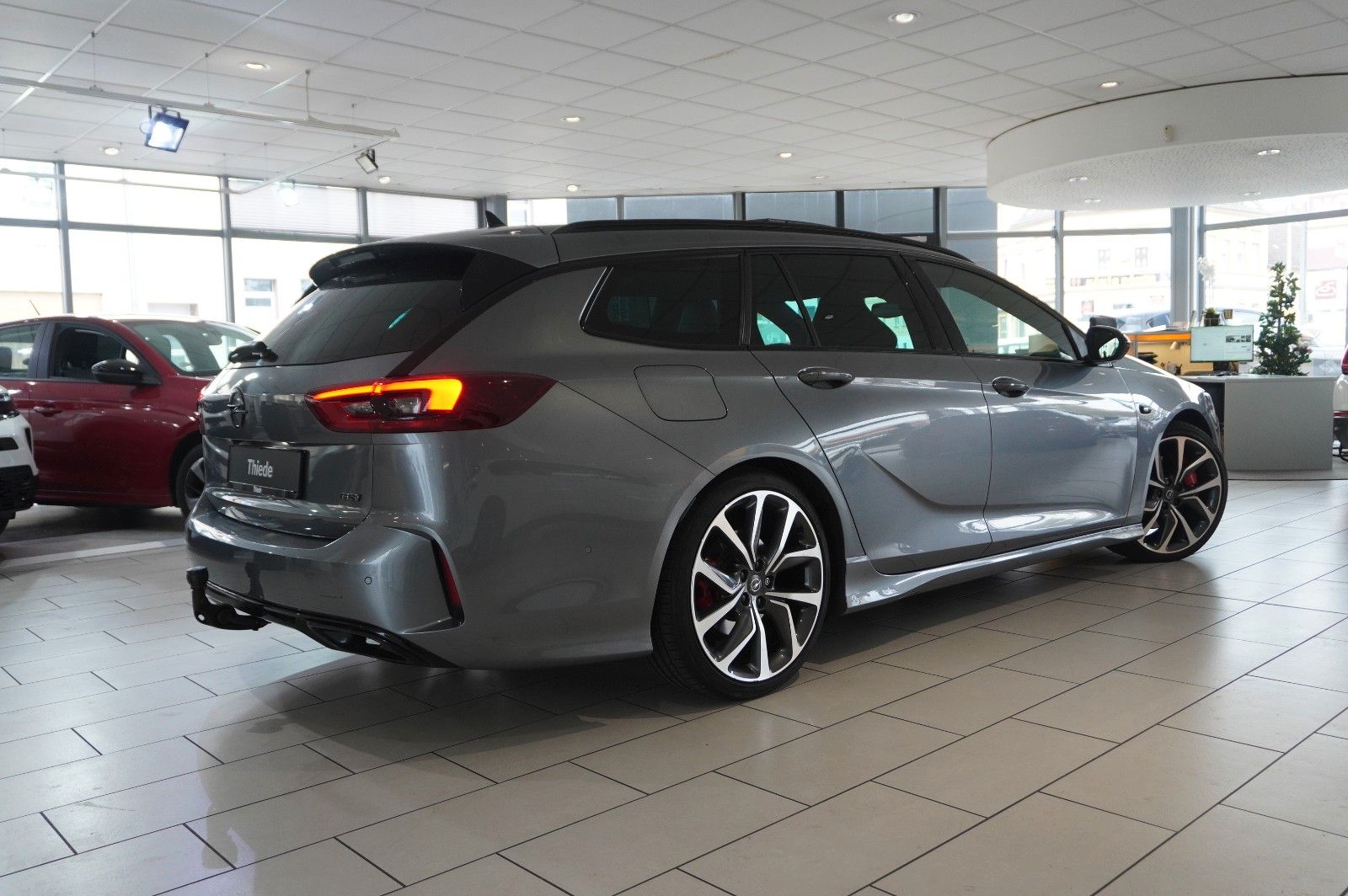 Fahrzeugabbildung Opel Insignia B ST 2.0 GSI PERFORM. NAVI/LED/360°/AHK