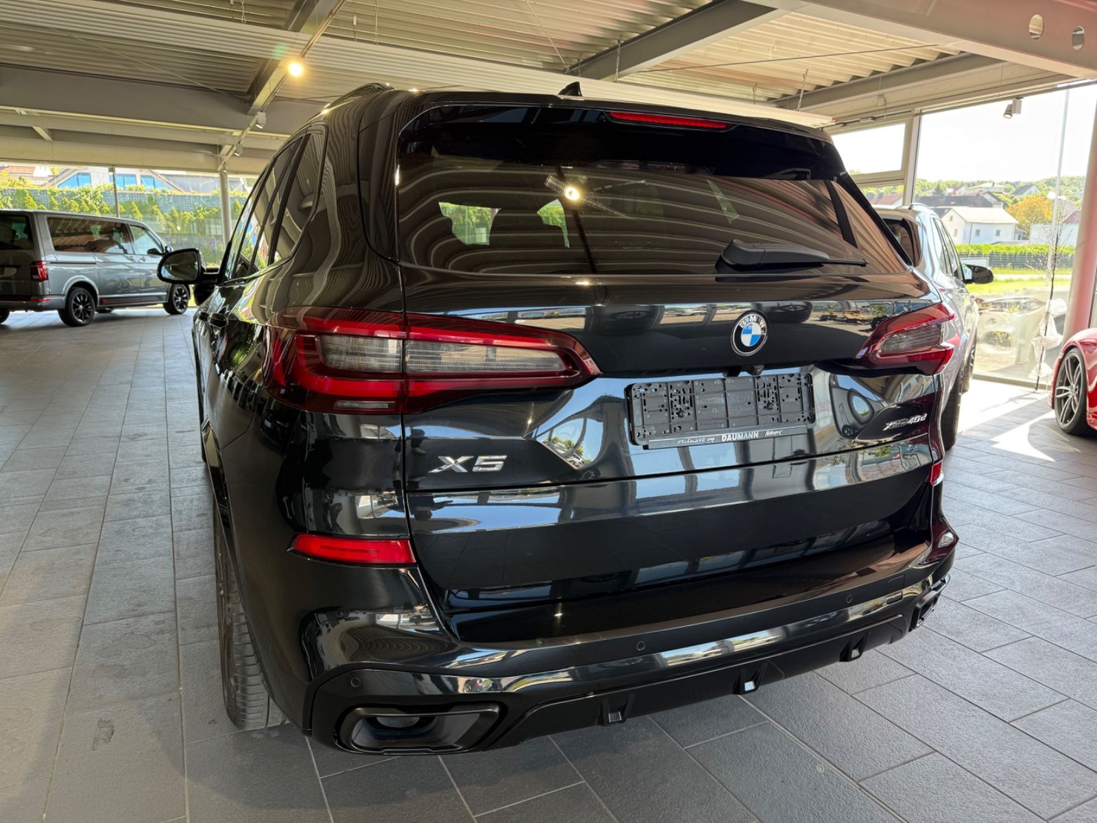 Fahrzeugabbildung BMW X5 xDrive40d M Sport*AHK*StandHz*SkyL*H/K*Laser*