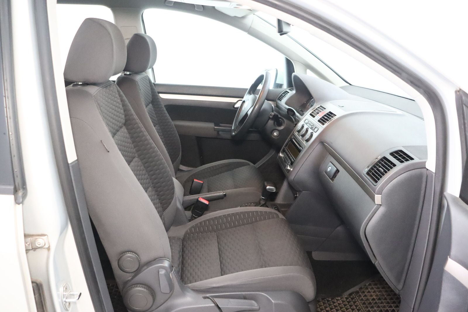 Fahrzeugabbildung Volkswagen Touran 1.4 TSI DSG 7- Sitzer * HU/AU 05.27