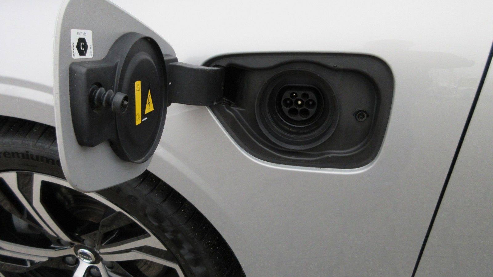 Fahrzeugabbildung Volvo V60 T8 Plus Bright | AHK |