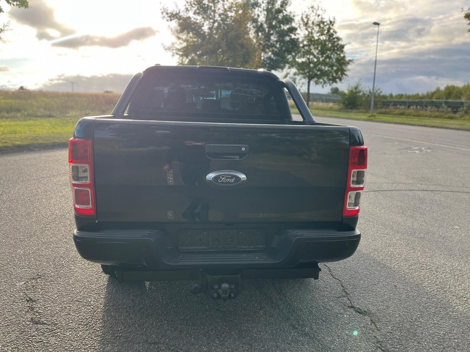 Fahrzeugabbildung Ford Ranger Limited Doppelkabine 4x4/AirSuspension