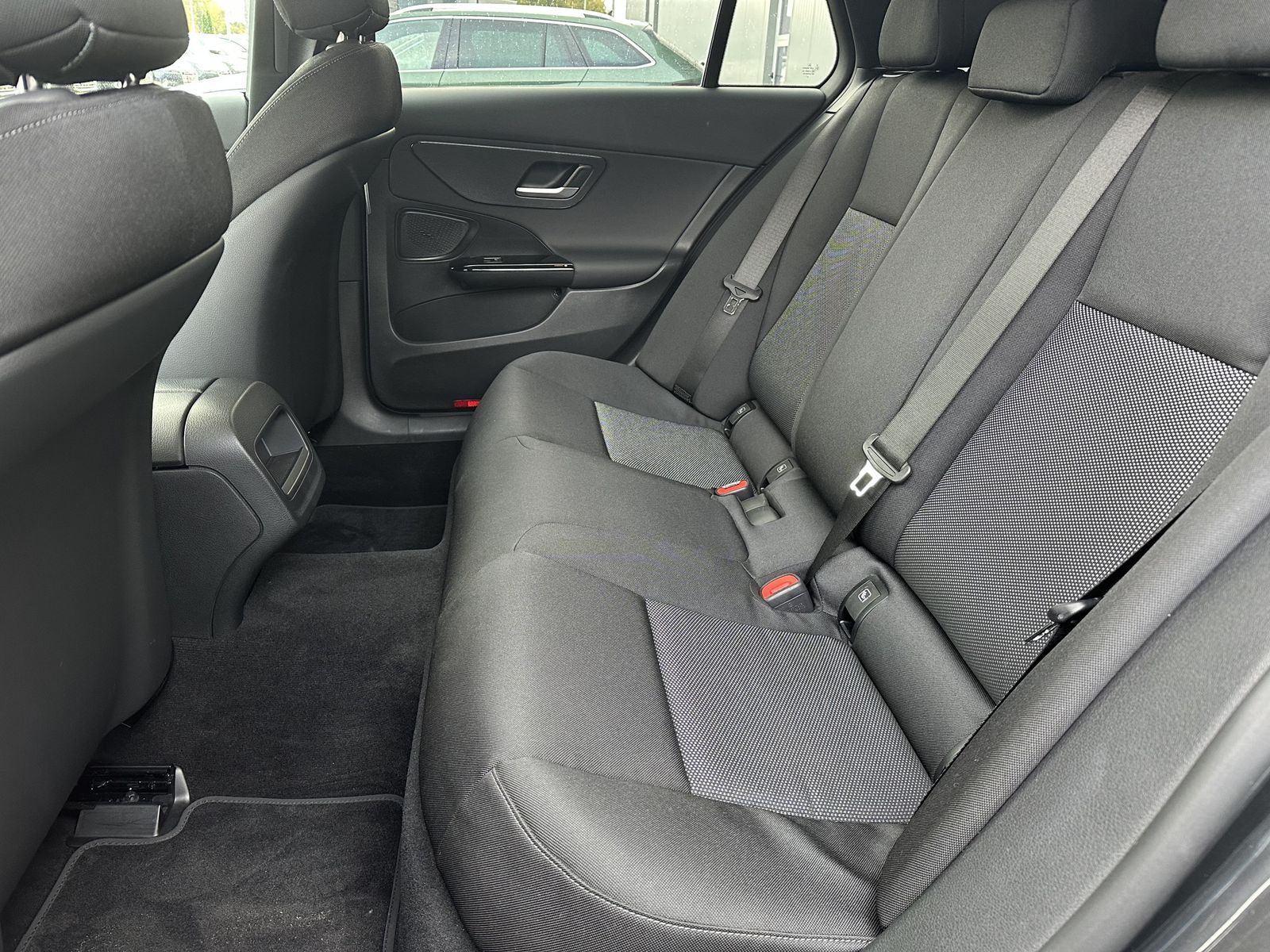 Fahrzeugabbildung Mercedes-Benz C 200d T Avantgarde Night-Paket NAV+LED+KAM+VC