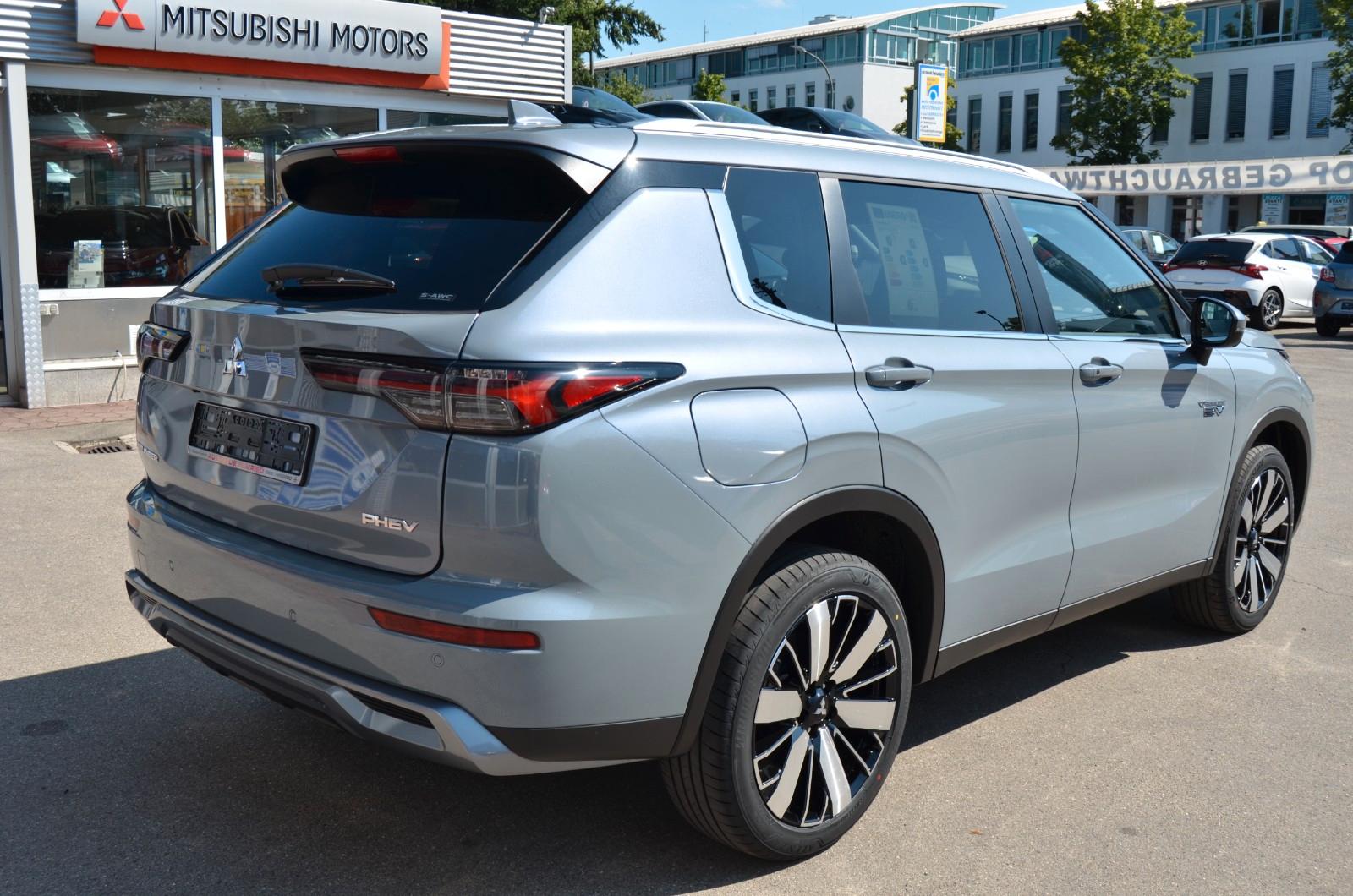 Mitsubishi Outlander 2.4 PHEV Select AT 4WD LED ele. Heck.
