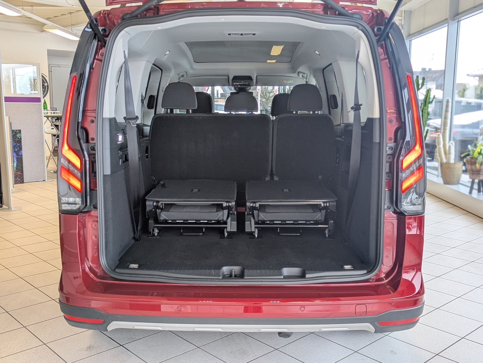 FORD Grand Tourneo L2 Active 7-Sitz Bi-LED Pano AHK - Image 18