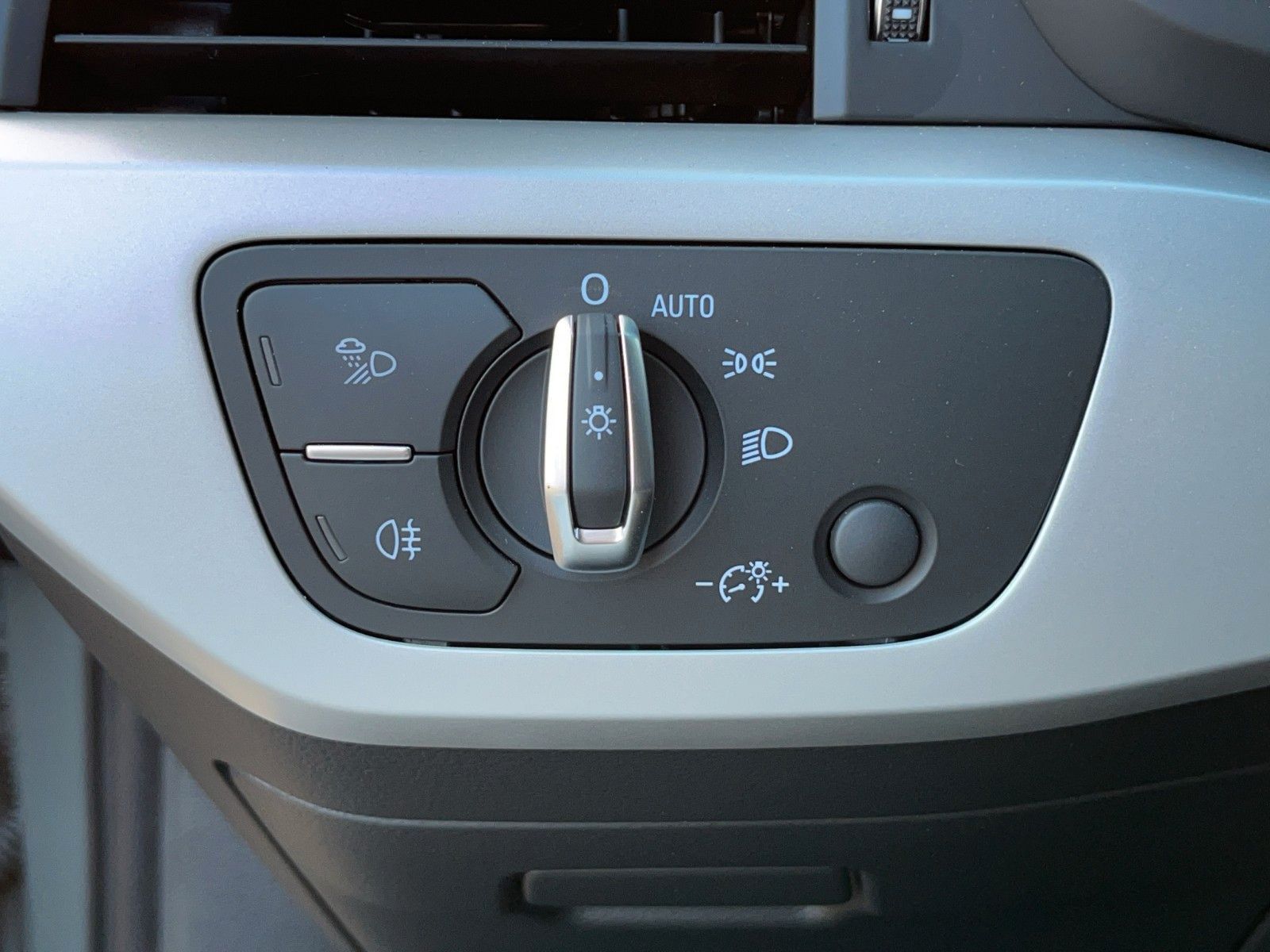 Fahrzeugabbildung Audi A4 Avant TFSI*S-line*Pano*Navi*Aktionsangebot*