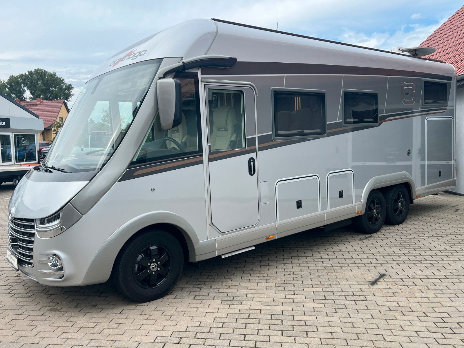 Fahrzeugabbildung Carthago Chic e-line I 50 LE DA Mercedes Sprinter Silver