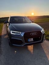 Audi Q3 2.0 TDI S Line AHK Navi Grau Metallic - Audi Q3: Metallic