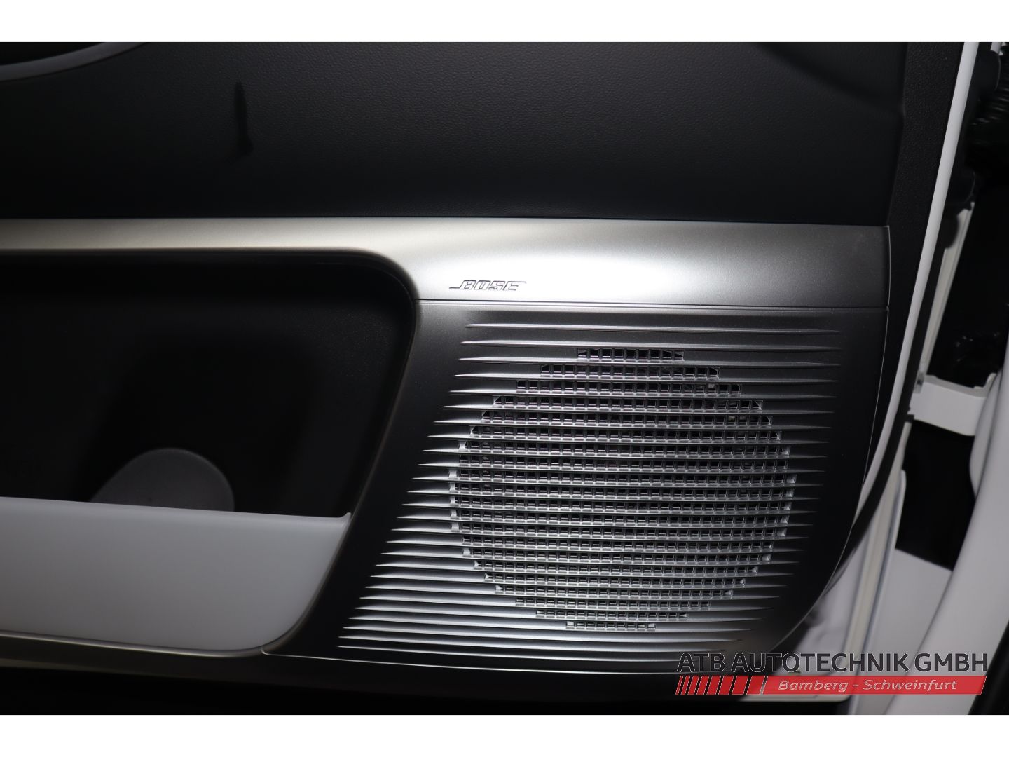 Fahrzeugabbildung Hyundai IONIQ 9 6-Sitzer MY26 UNIQ 110 kWh 307 PS PANO-D