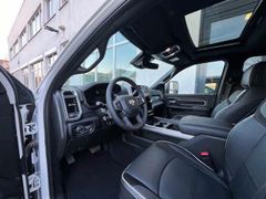 DODGE RAM 3500 Laramie Night Crew Cab 6.7HO 8 Gang