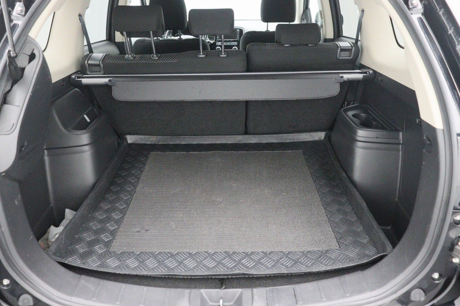 Fahrzeugabbildung Mitsubishi Outlander 2.2 DI-D SUV-Star+ 4WD AT