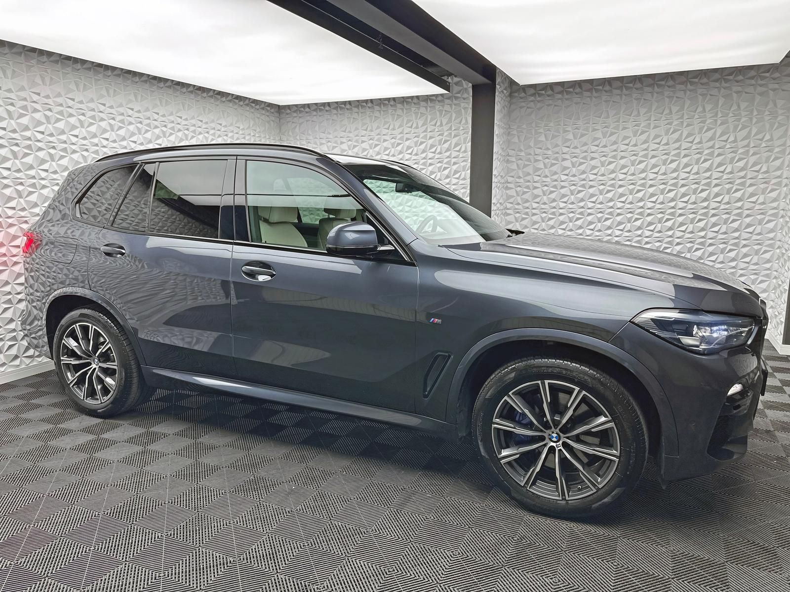 Fahrzeugabbildung BMW X5 30d M-PAKET/ACC/STHZG/H&K/AHK/HUD/INDIVIDUAL