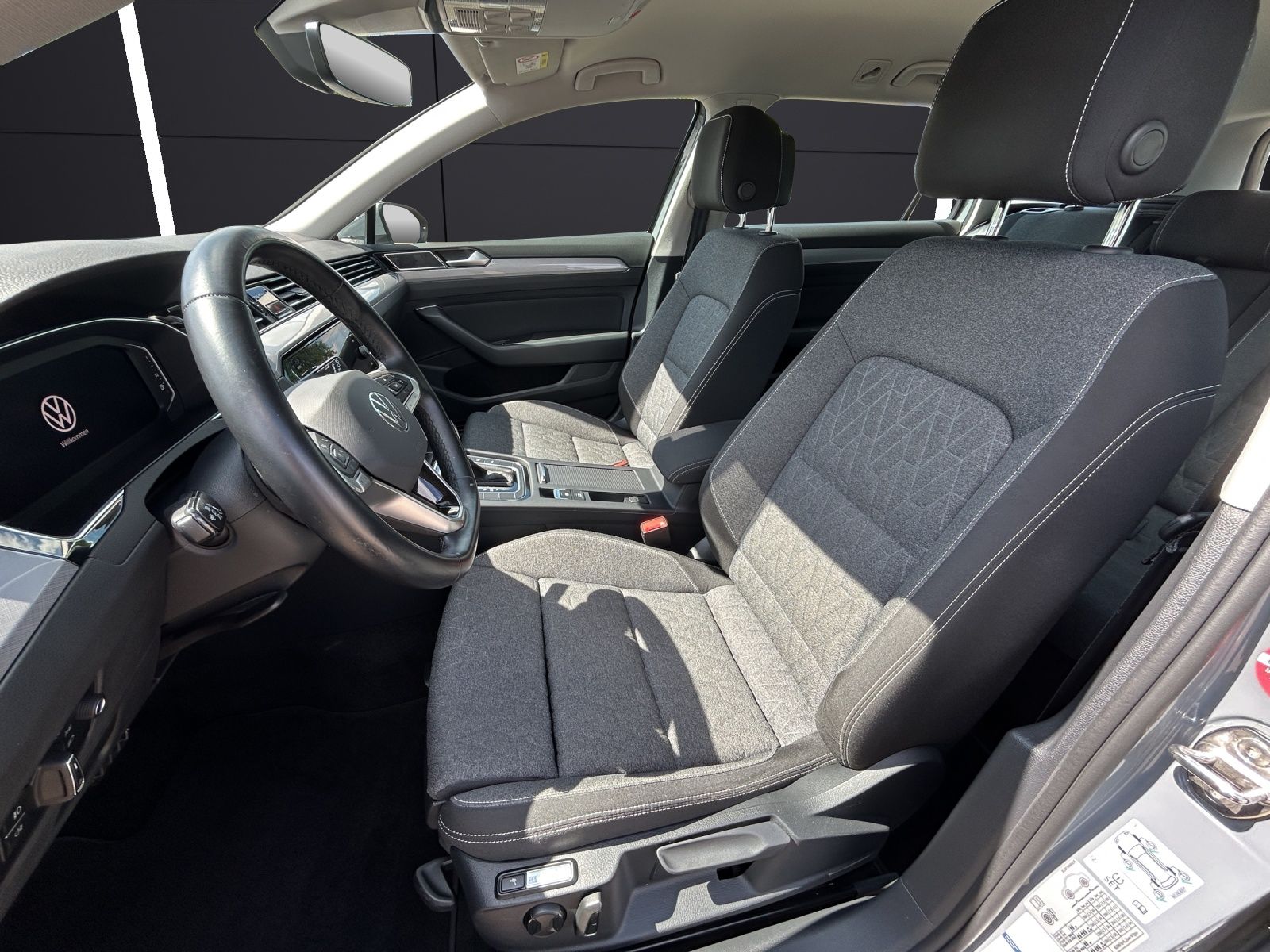 Fahrzeugabbildung Volkswagen Passat Variant TDI Business Matrix Navi ACC AID