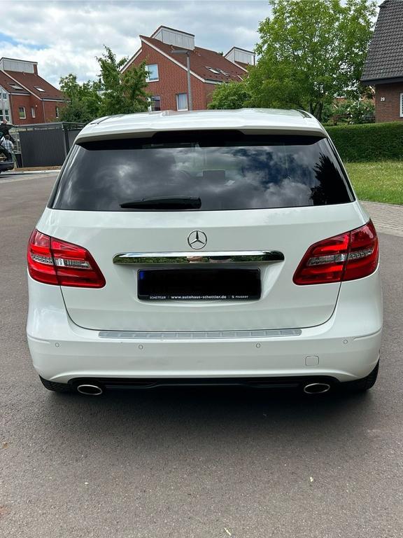 Mercedes-Benz B 180