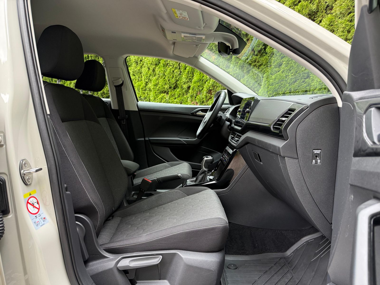 Fahrzeugabbildung Volkswagen T-Cross 1.0 TSI DSG Life LED+KAM+ACC+CARPL+SHZ+