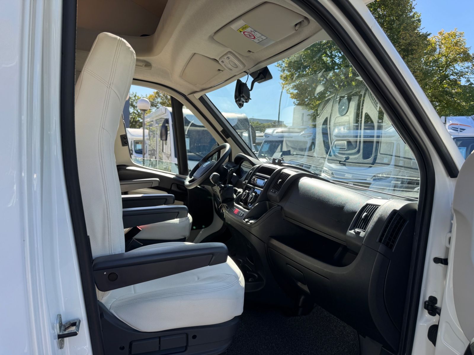 Fahrzeugabbildung Roller Team ZEFIRO 263 TL FIAT QUEENSBETT HUBBETT SOLAR TV