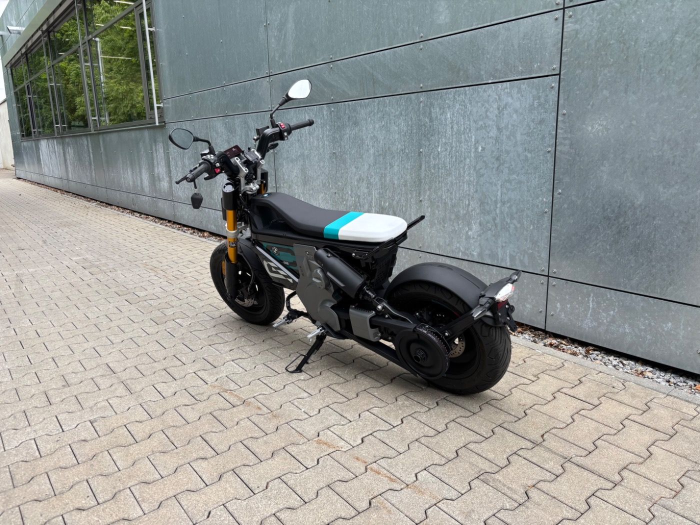 Fahrzeugabbildung BMW CE 02 Highline Paket Schnellader