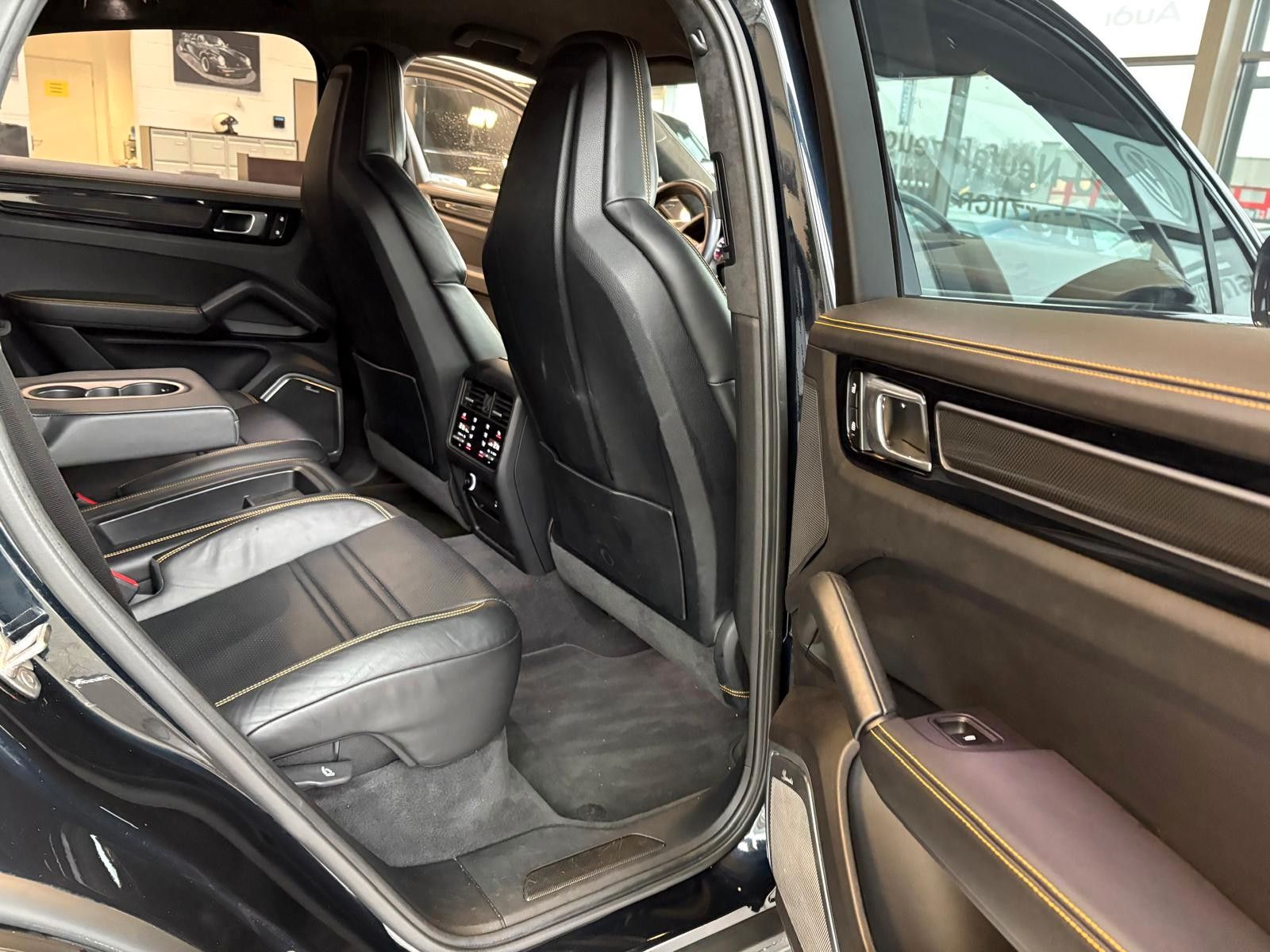 Fahrzeugabbildung Porsche Cayenne Coupe Turbo GT/Burmester/PCCB/Carbon