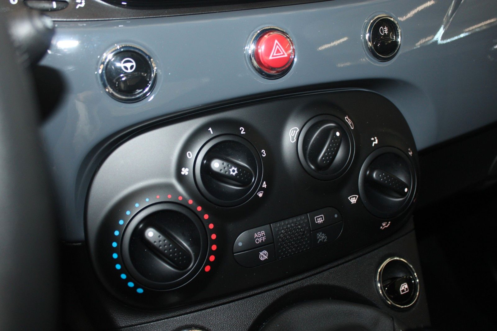 Fahrzeugabbildung Fiat 500 Hybrid CULT KLIMA DAB+ Allwetterreifen Tempo
