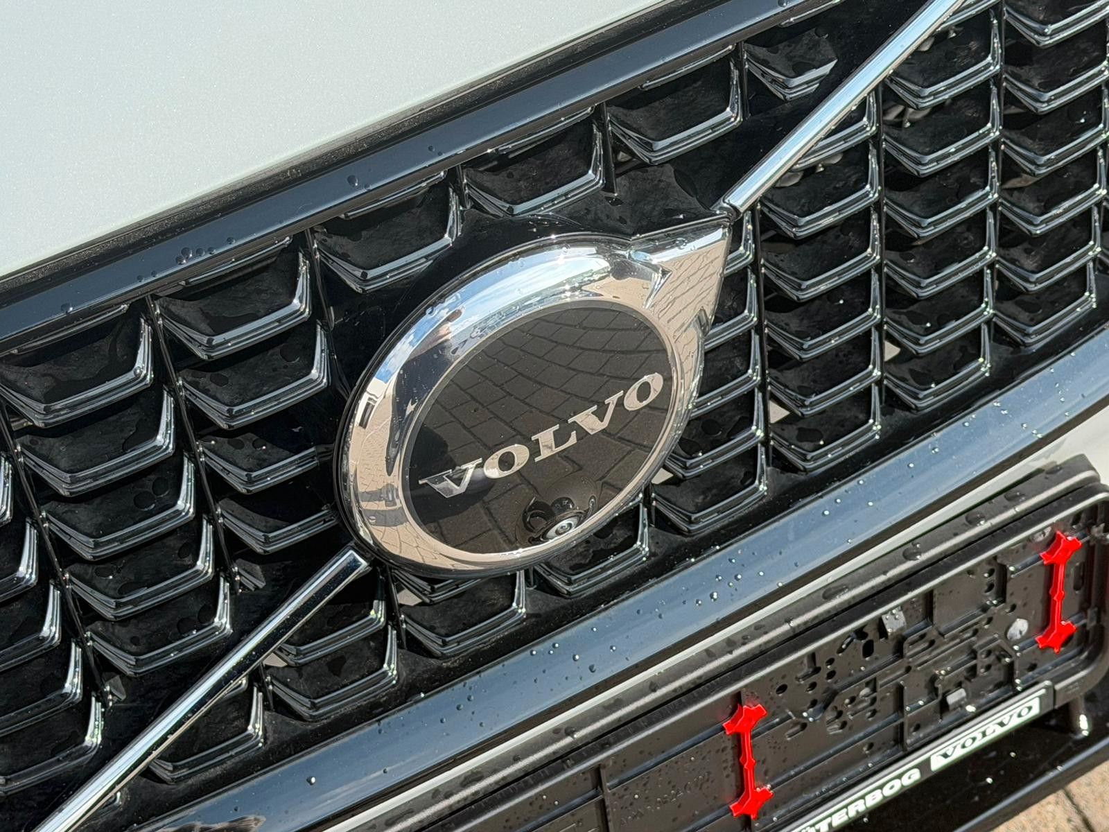Fahrzeugabbildung Volvo XC60 B4D AWD Plus Dark*STDHZG*360°ACC