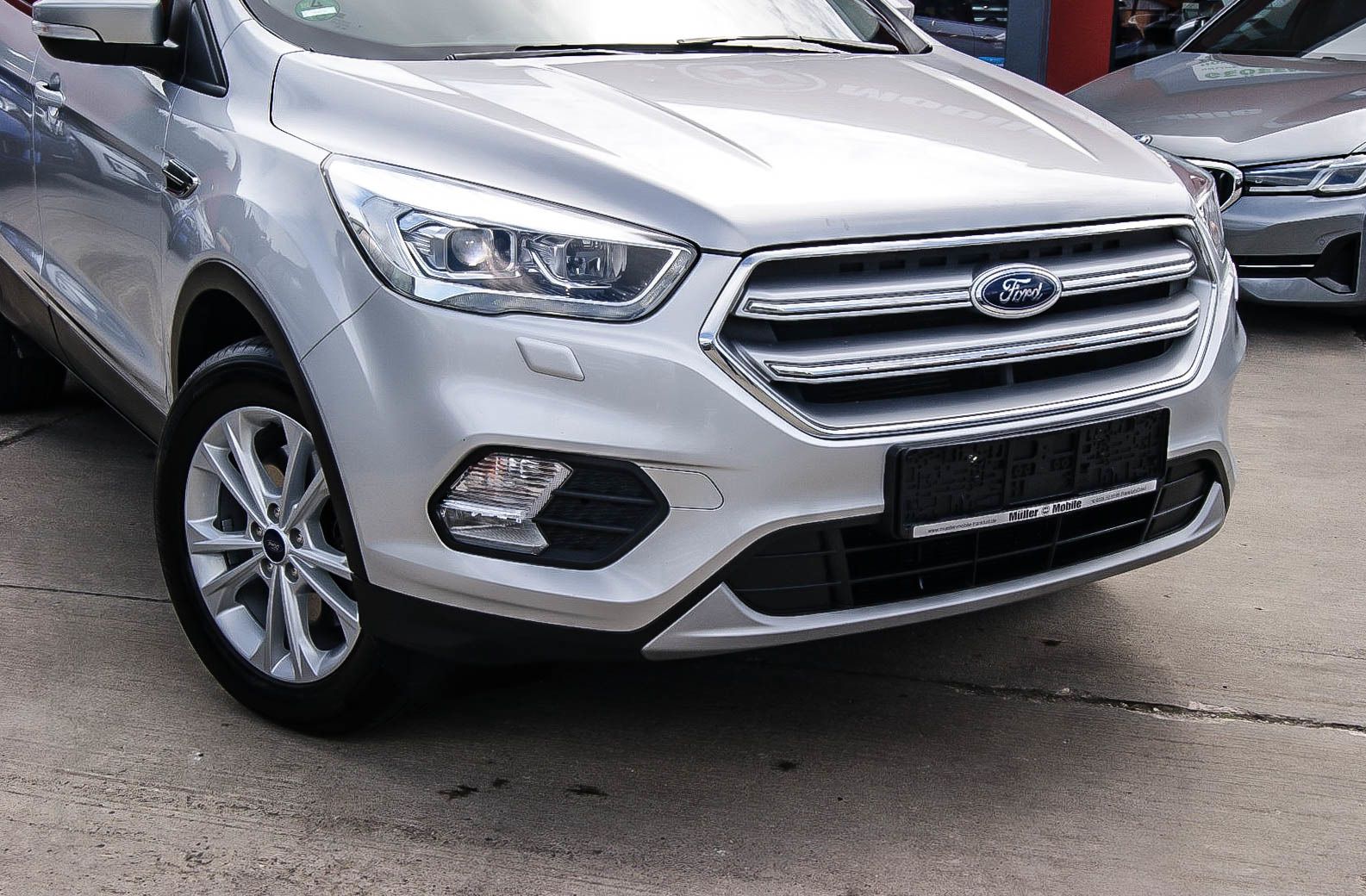 Fahrzeugabbildung Ford Kuga 1.5 Aut Titanium XENON NAVIGATION PDC 1HAND