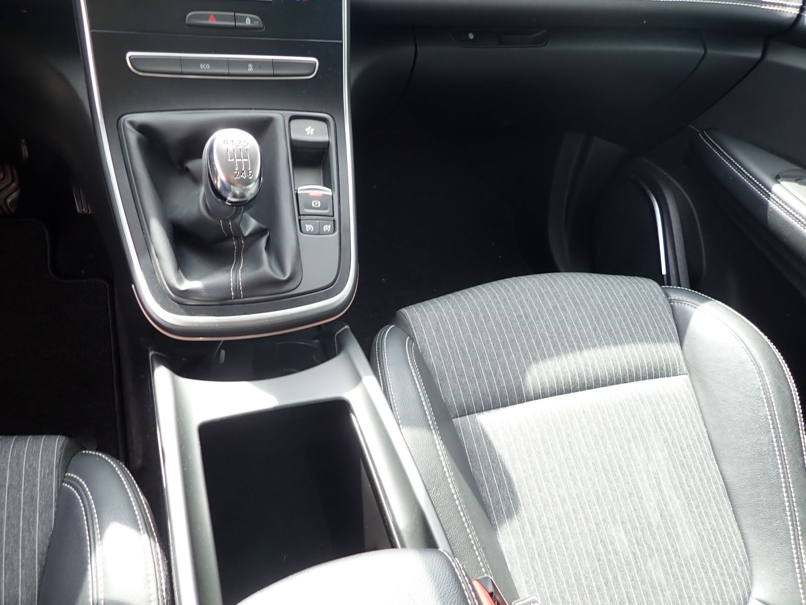 Fahrzeugabbildung Renault Scenic Intens TCe 140 GPF