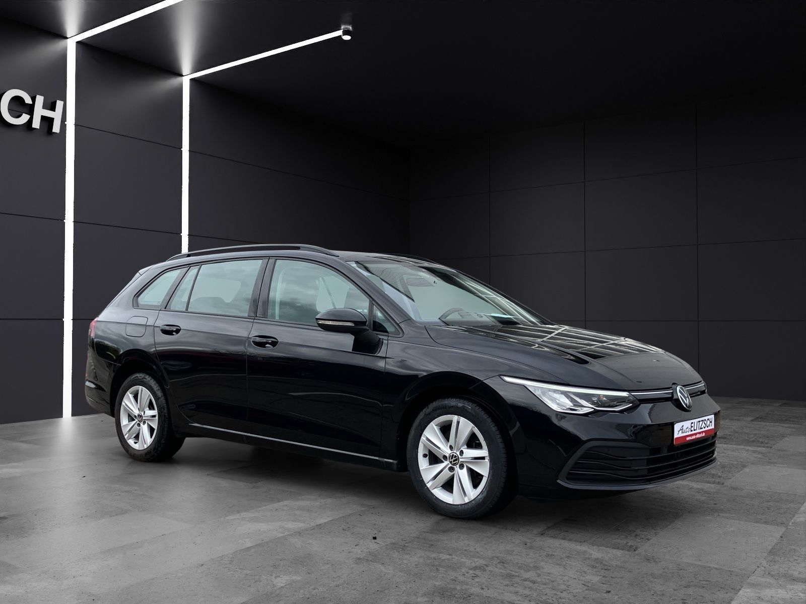 Fahrzeugabbildung Volkswagen Golf VIII Variant Life TDI LED Navi ACC AHK SHZ