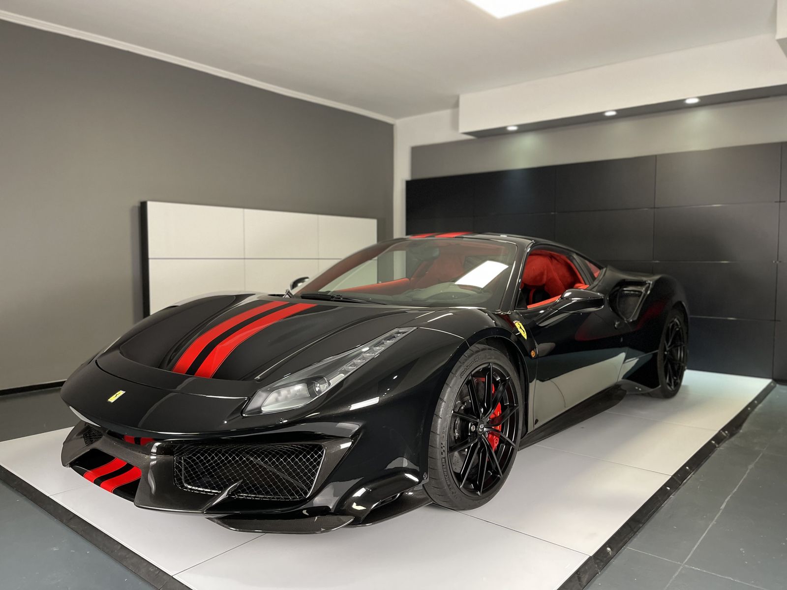 FERRARI 488 Pista