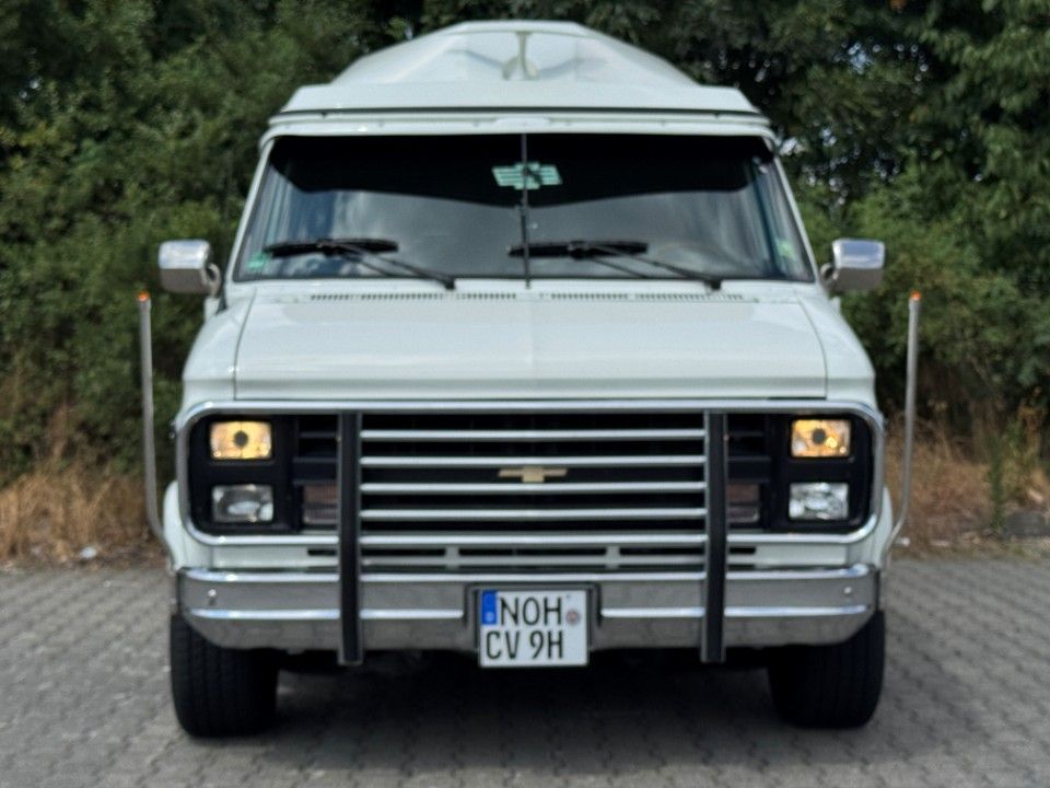 Fahrzeugabbildung Chevrolet Chevy Van G20 5.7 V8 Tiara komplett gemacht