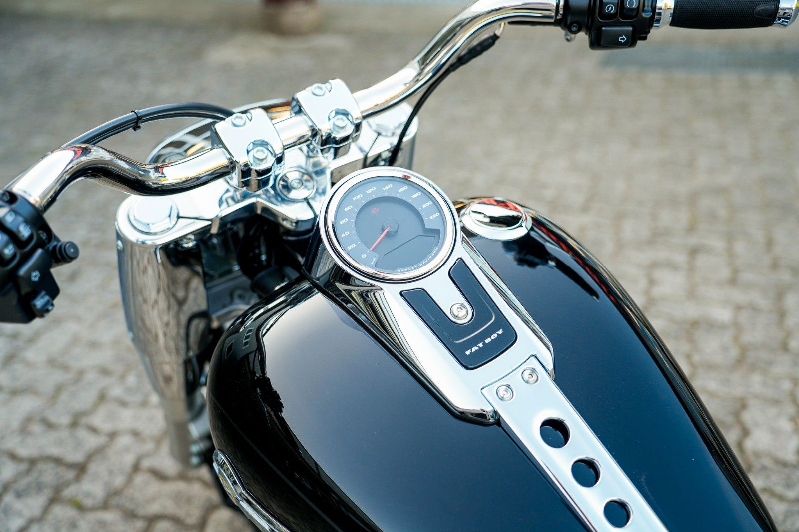 Fahrzeugabbildung Harley-Davidson SOFTAIL FAT BOY FLFBS 114 - JEKILL&HYDE -