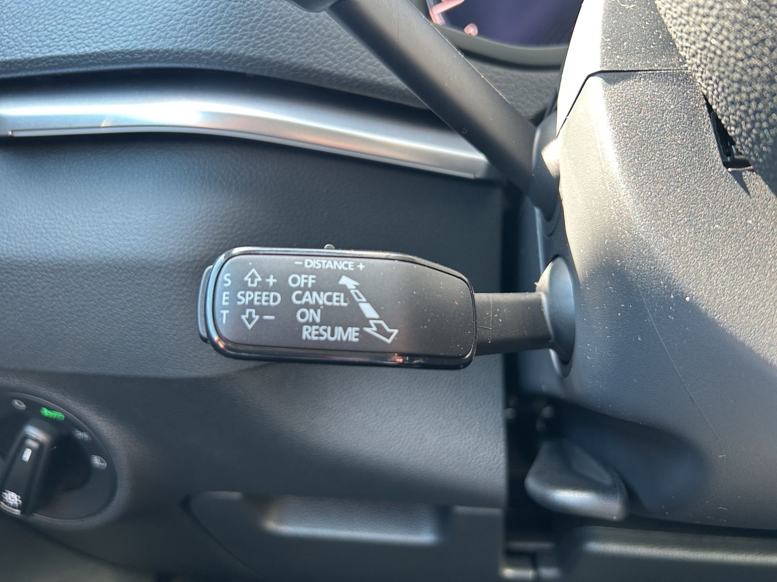 Fahrzeugabbildung SKODA Karoq 1.5 TSI Balance 3J ASG ACC MATRIX AHK RFK