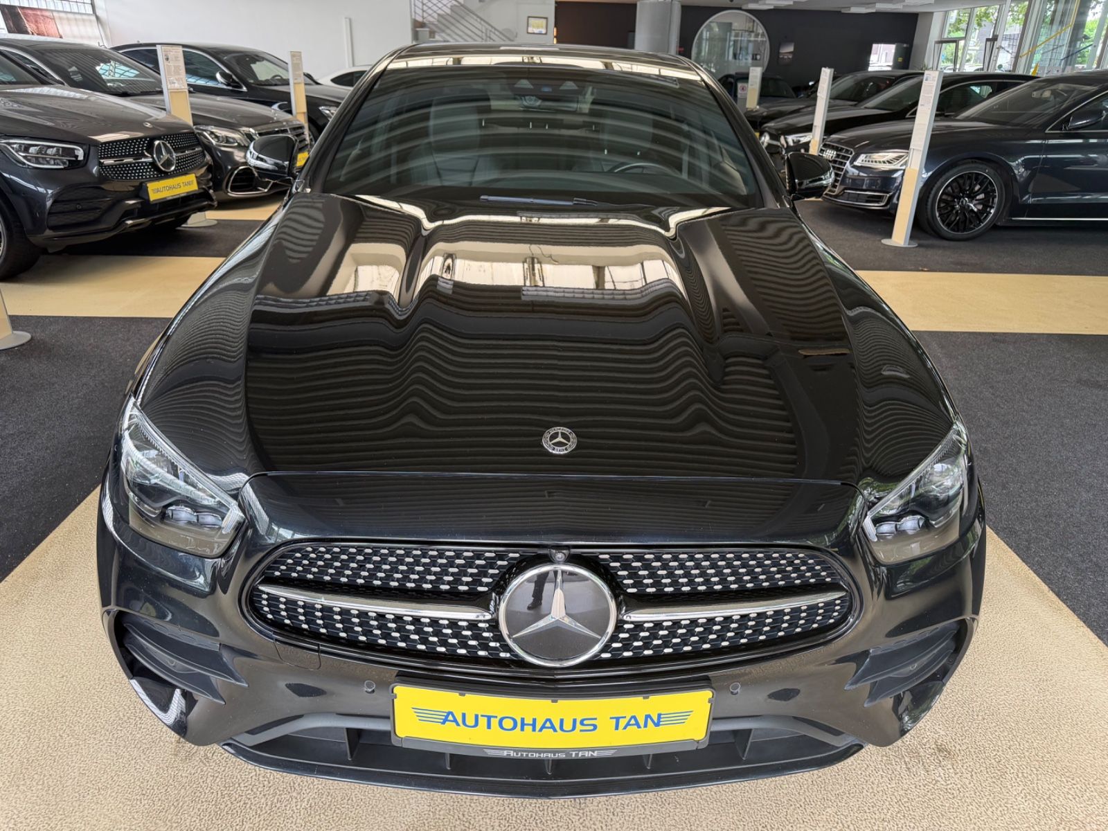 Fahrzeugabbildung Mercedes-Benz E 400 4Matic*AMG-Line*Burmester