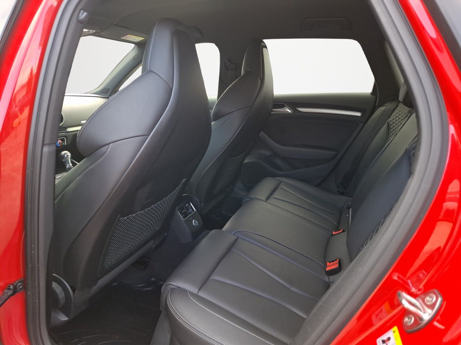 AUDI S3 Sportback 2.0 TFSI quattro S-TRONIC / LEDER / - Image 15