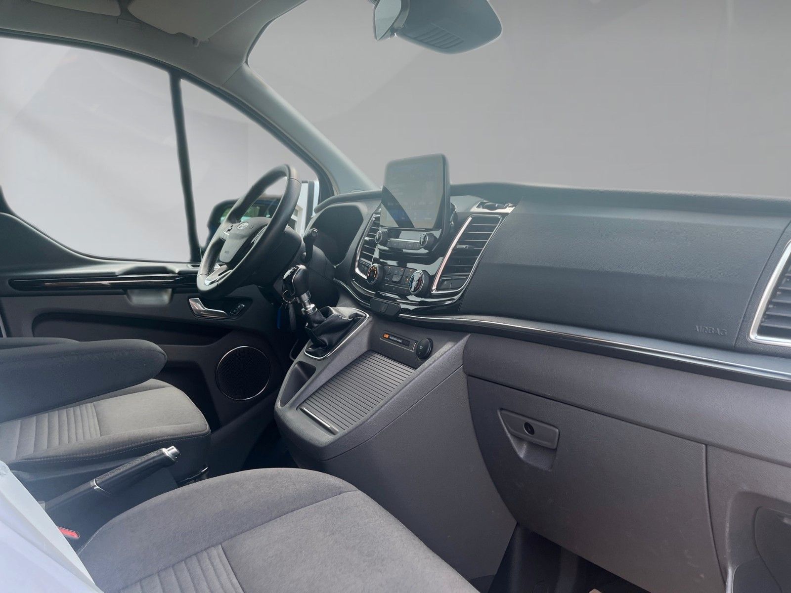 Ford Tourneo Custom 320 L1H1 VA MH Titanium – Bild 9