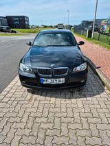 BMW E90 325İ Sechszylinder - BMW 325 in Hamburg