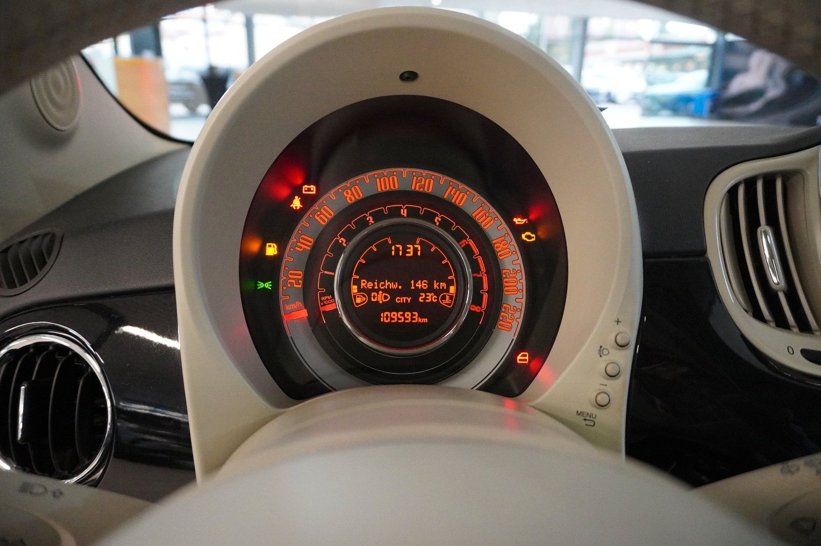 Fahrzeugabbildung Fiat 500 1.2 LOUNGE LED/PANO./USB/NEBEL/TOUCH/PDC