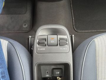 Fahrzeugabbildung Fiat 500e Icon Navi Klimaaut. DAB Mattlackierung