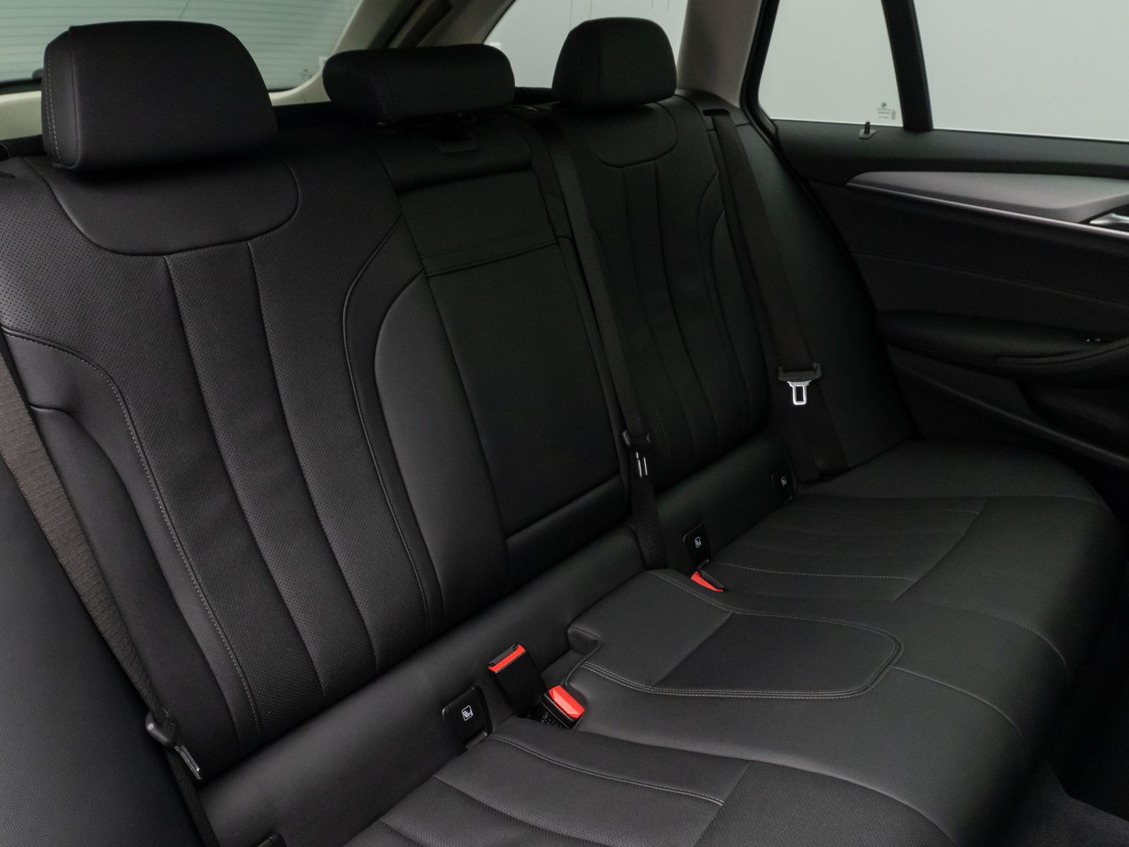 Fahrzeugabbildung BMW 530e Panorama Kamera DAB Leder Alarm AHK