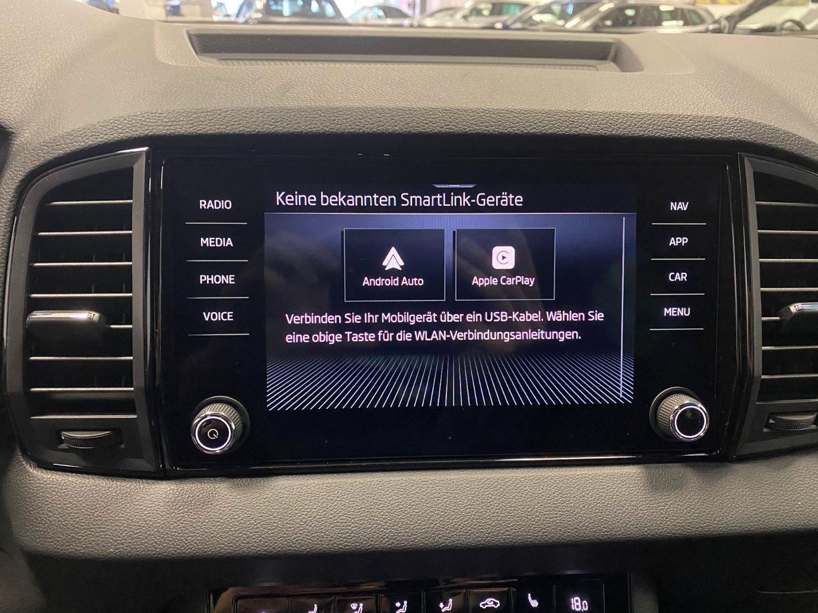 Fahrzeugabbildung SKODA Karoq 1.5l TSI DSG Sportline+NAVI+MATRIX+AHK+18"