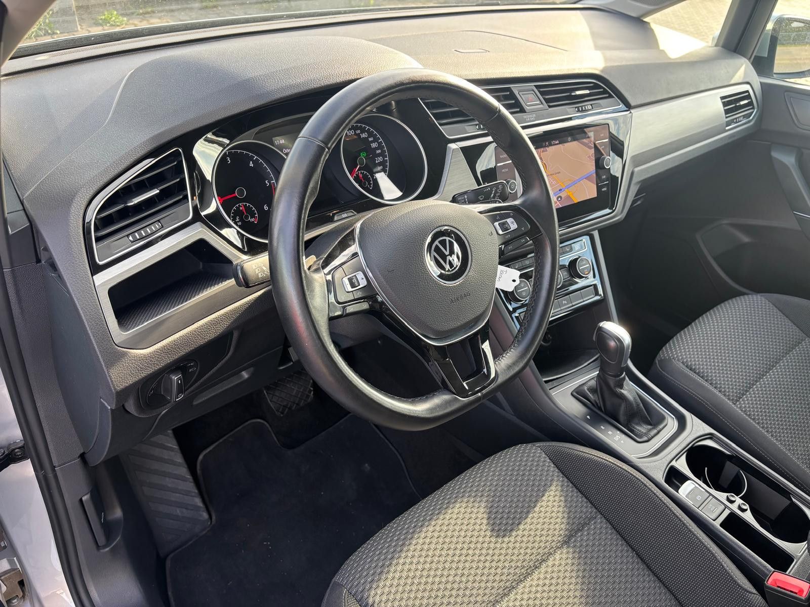 Fahrzeugabbildung Volkswagen Touran 2.0 TDI DSG Comfortline-NAVI-ACC-PDC-SHZ-