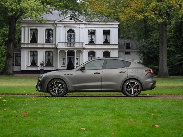 Maserati Levante 3.0 V6 AWD Vulcano | 1 of 150 | Grigio L