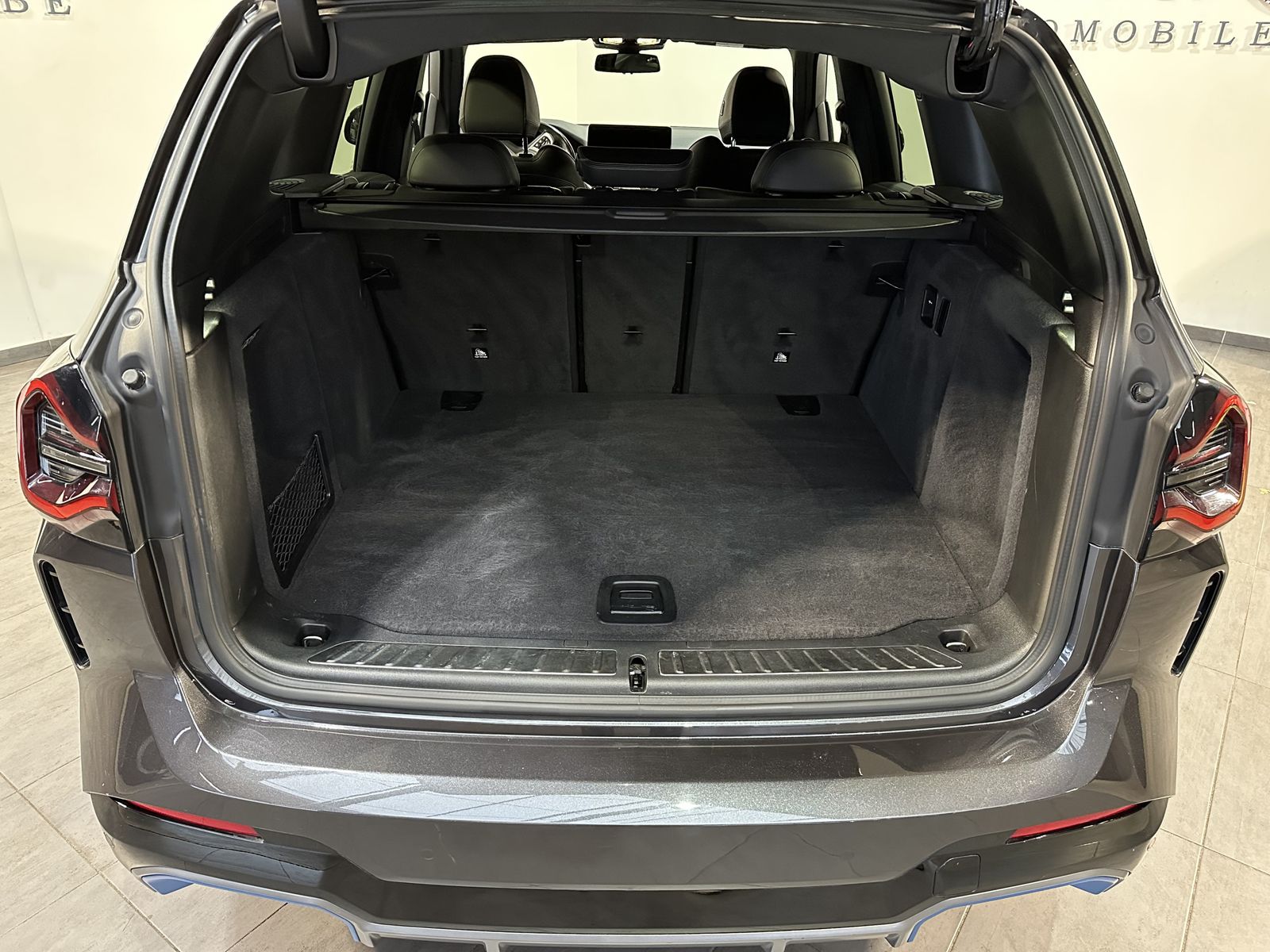 Fahrzeugabbildung BMW iX3 M-Sport NAV+LED+AHK+KAMERA+20ZOLL+PANO+VC