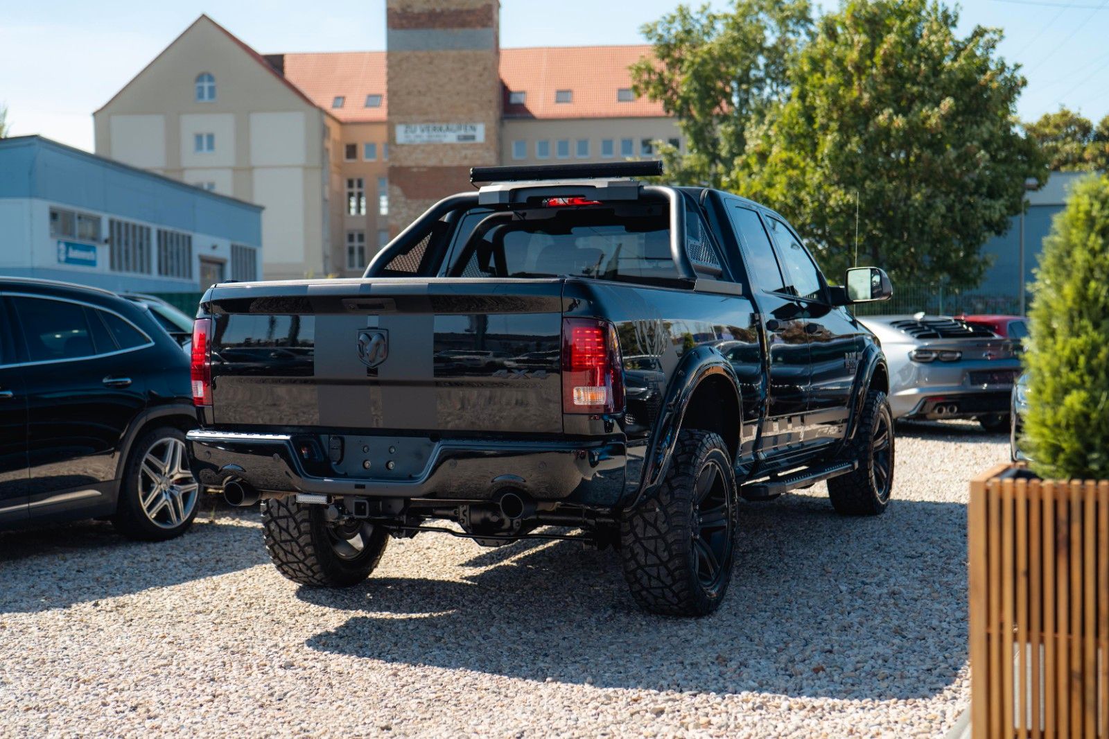 Fahrzeugabbildung Dodge RAM 5.7 V8 HEMI 4x4 OFFROAD Night-Paket LONG 19%