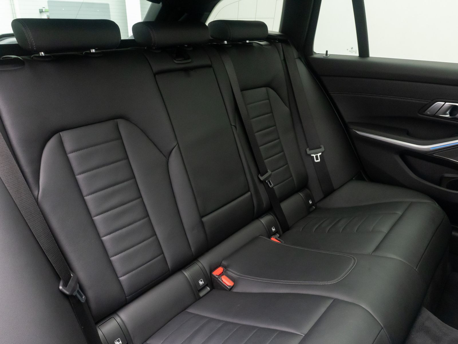 Fahrzeugabbildung BMW 330e M Sport Panorama DAB HUD 360&deg; H/K 19Zoll